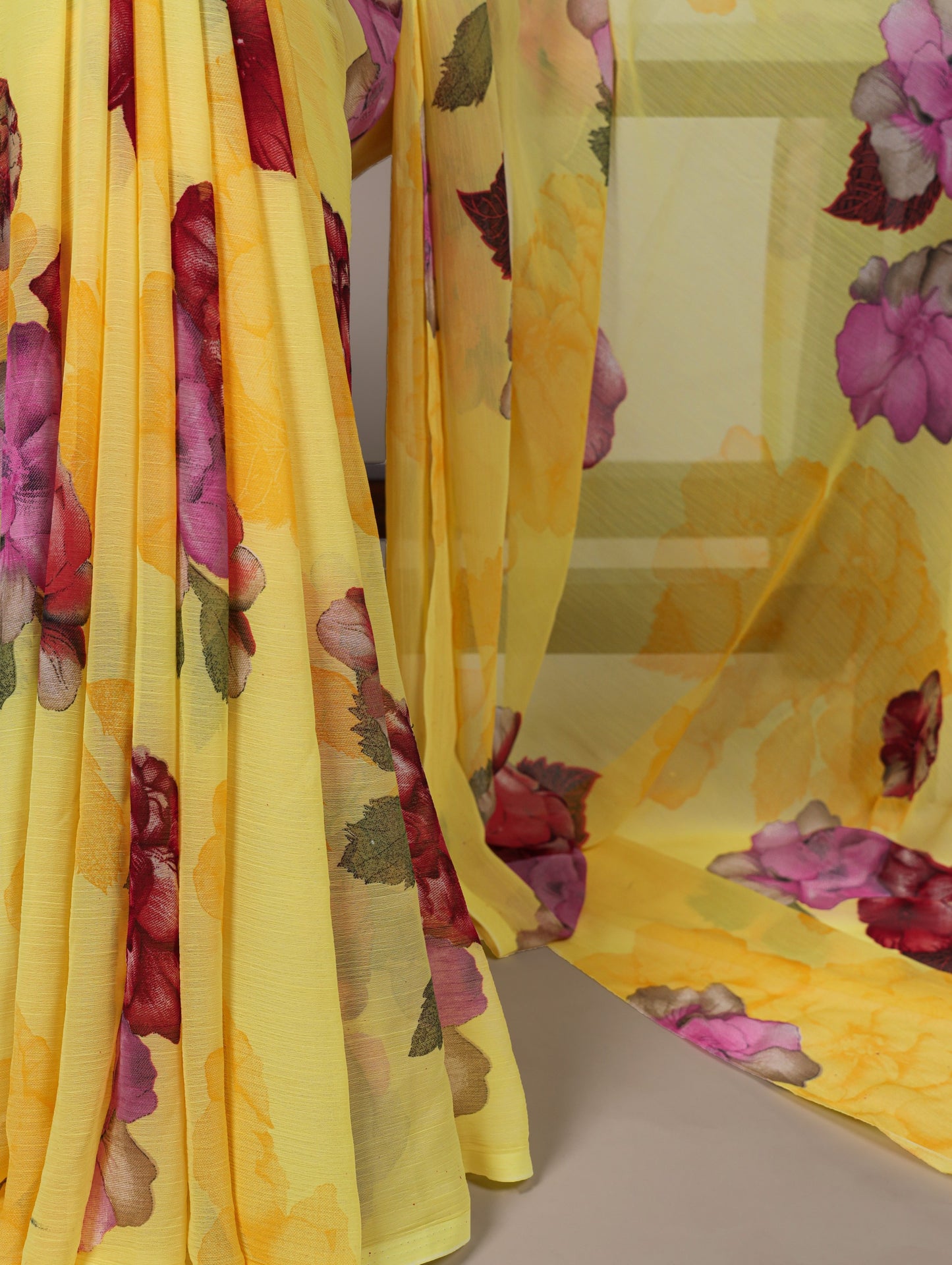 A perfect blend of lightness and beauty, this saree blooms with every step you take 🌻