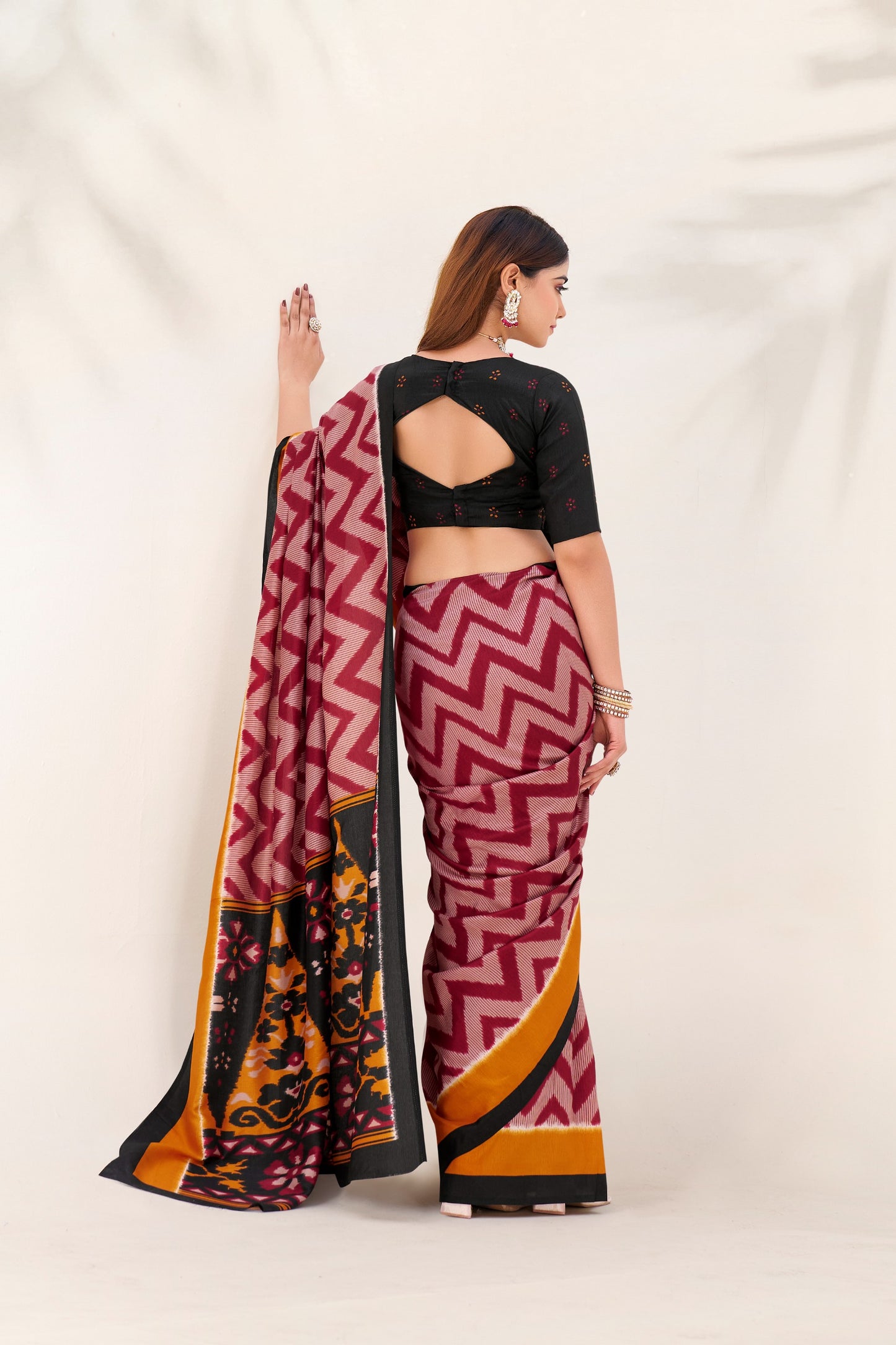 Zigzag weaves, tasar silk, and a drape that makes every moment elegant 🪸
