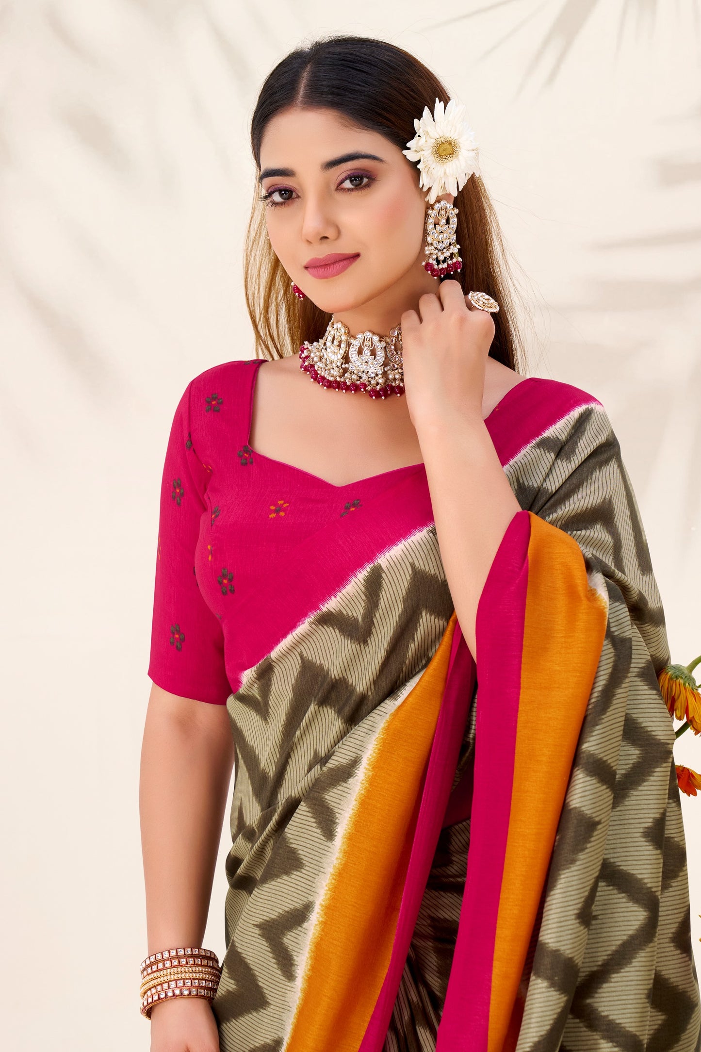 Zigzag weaves, tasar silk, and a drape that makes every moment elegant 🪸