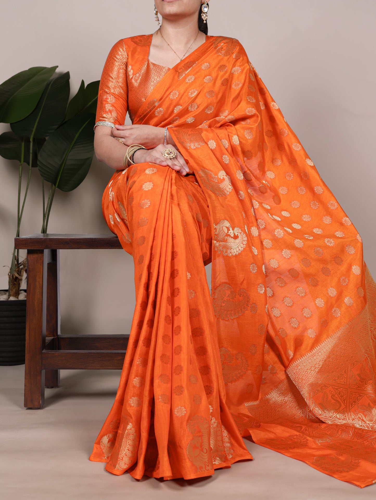 Roop Silk woven with zari work – where tradition meets timeless sophistication 🥀
