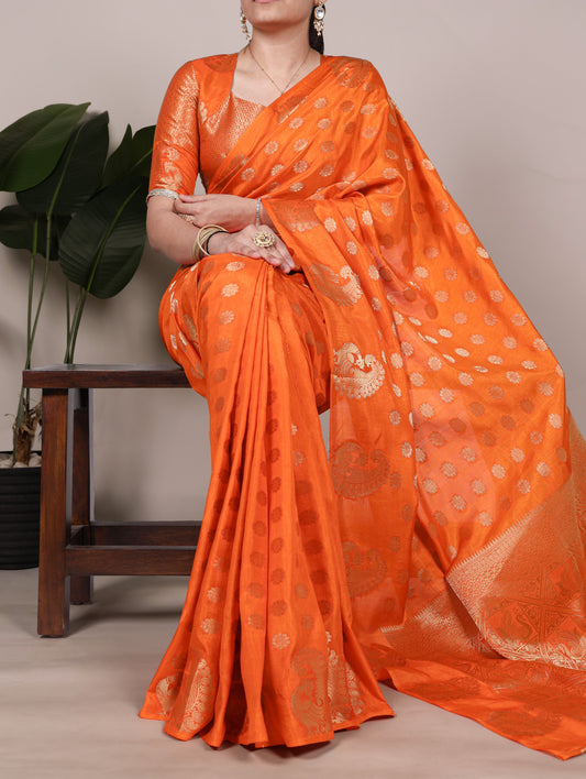 Roop Silk woven with zari work – where tradition meets timeless sophistication 🥀