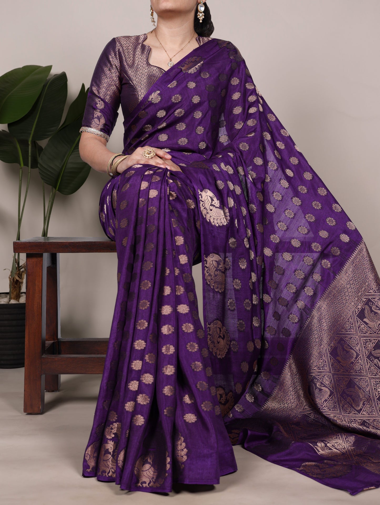 Roop Silk woven with zari work – where tradition meets timeless sophistication 🥀