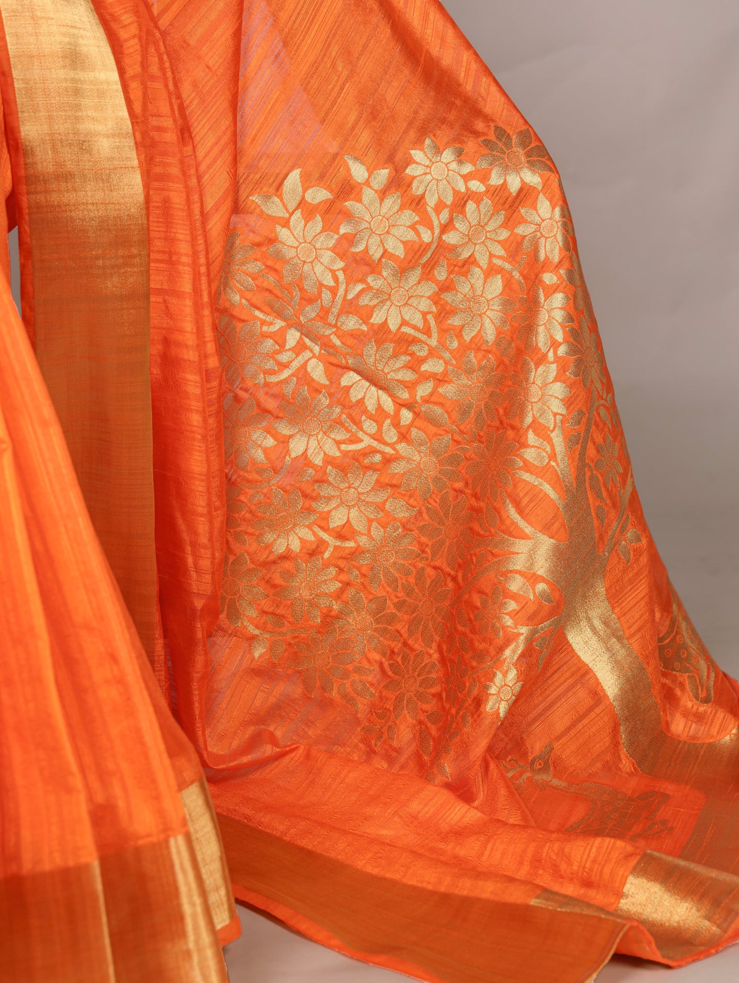 Dressing up for Onam in a raw silk saree that reflects the beauty of Kerala traditions and celebrations.🦚