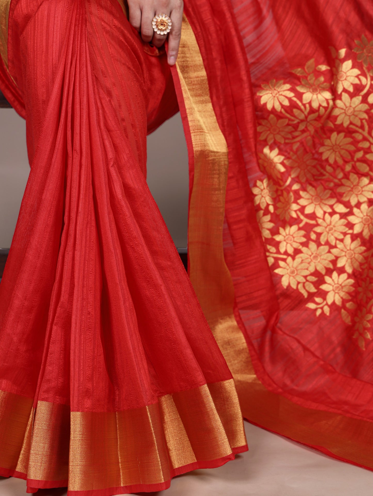 Dressing up for Onam in a raw silk saree that reflects the beauty of Kerala traditions and celebrations.🦚