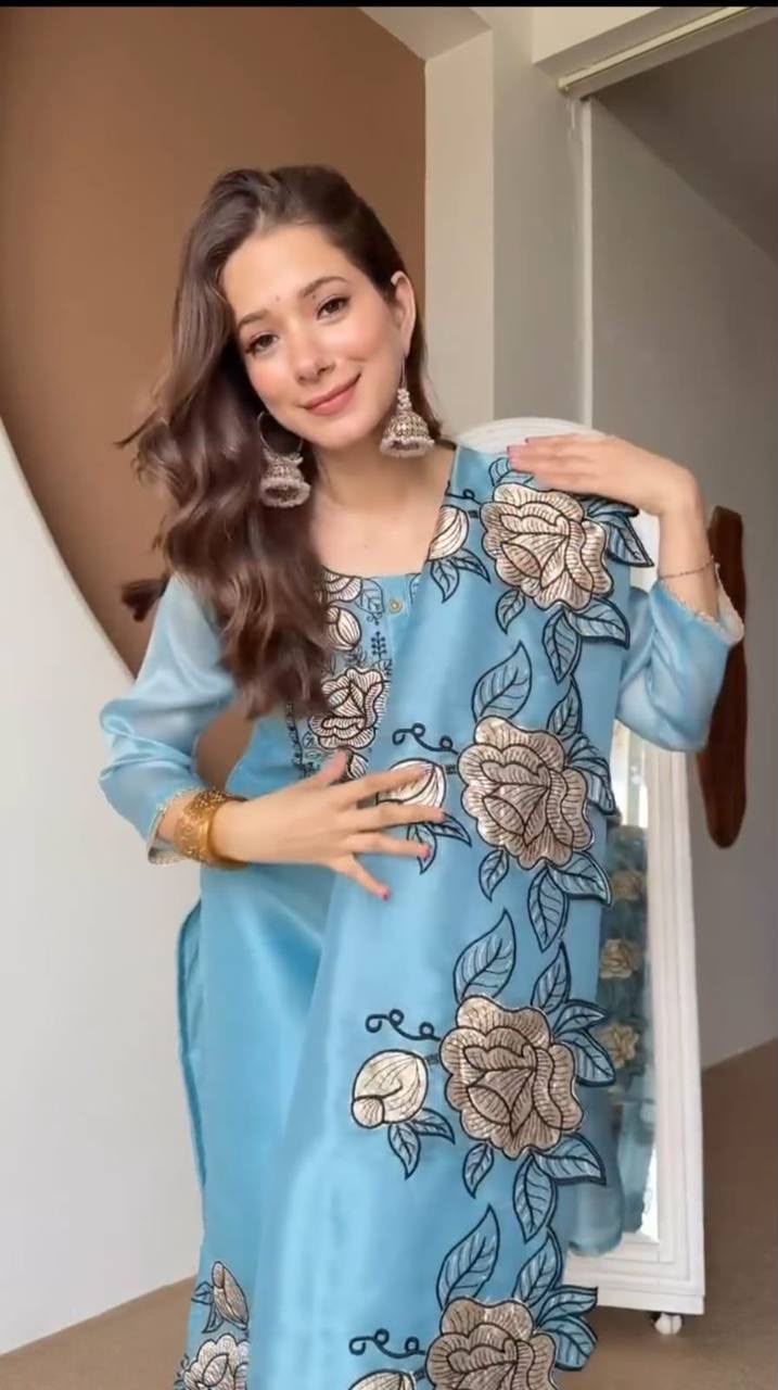 Women's Floral Embroidered Organza Kurta Pant Set with Dupatta