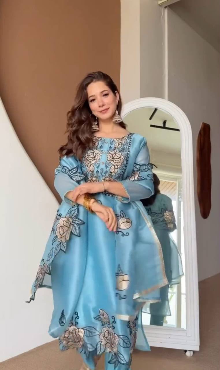 Women's Floral Embroidered Organza Kurta Pant Set with Dupatta