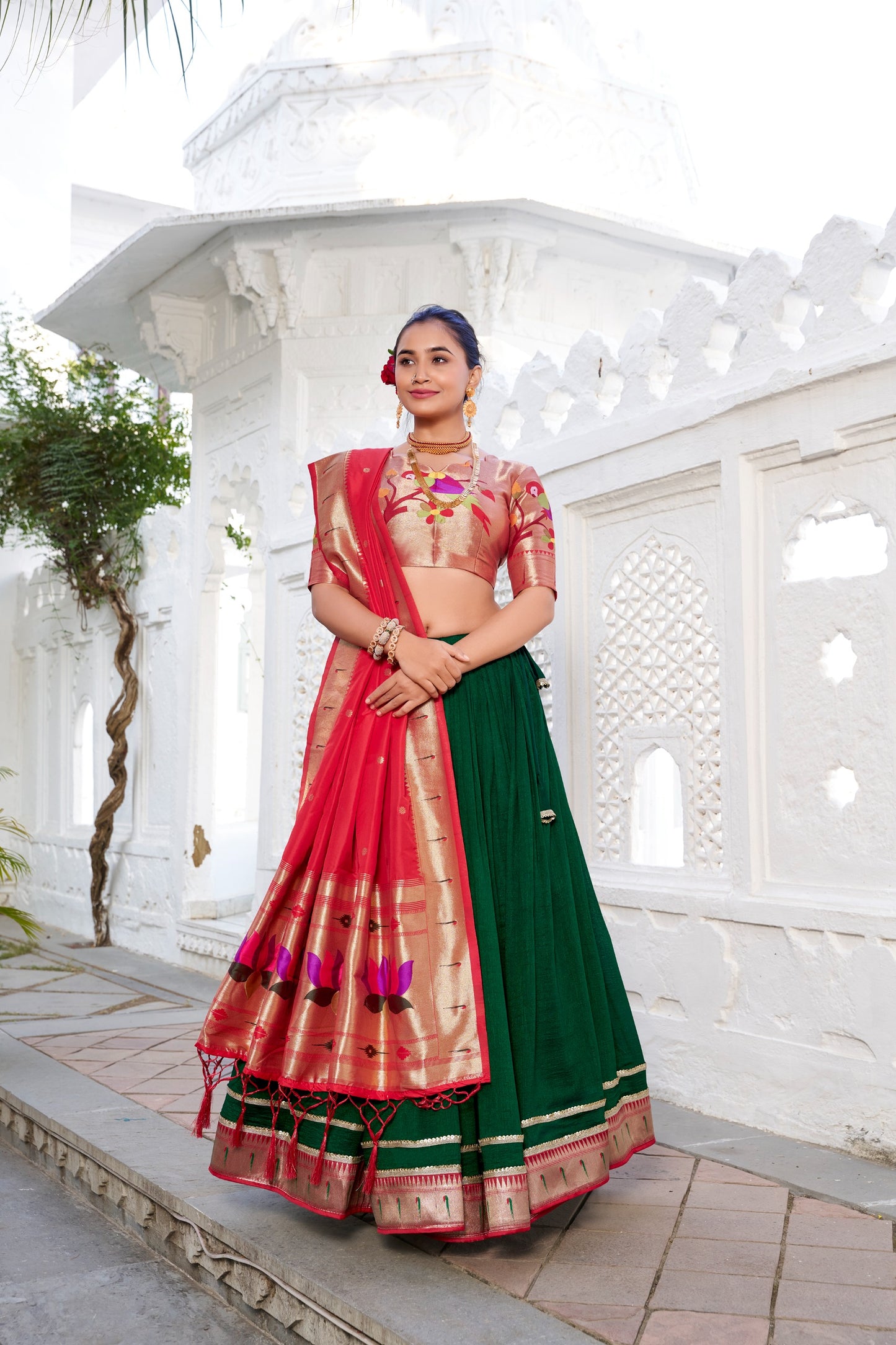 Wearing a Paithani lehenga is not just donning attire; it's a celebration of artistry, a tribute to the cultural opulence woven into each thread 🪷