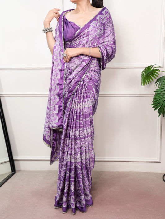 Delicate mirror lace detailing, this saree is the perfect blend of tradition and festive sparkle.