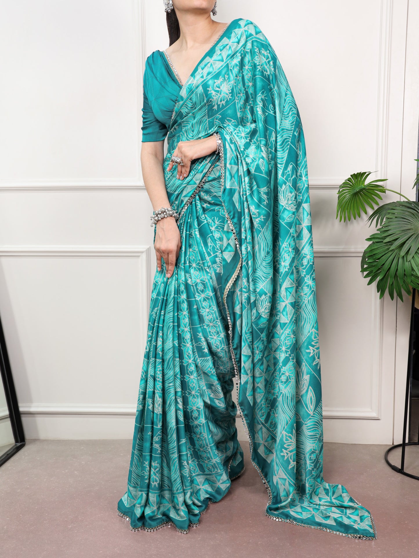 Delicate mirror lace detailing, this saree is the perfect blend of tradition and festive sparkle.
