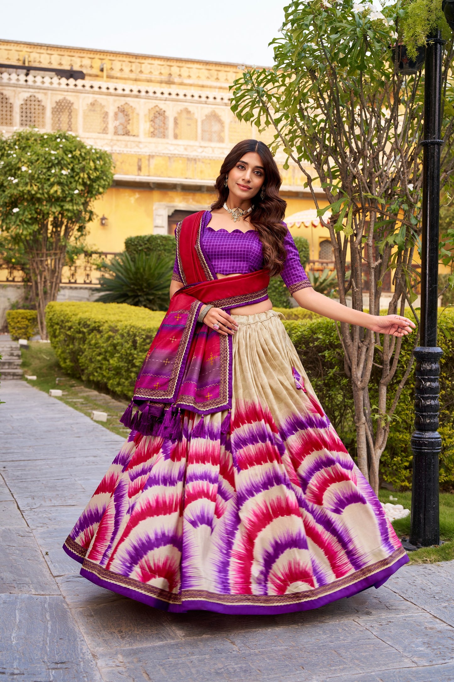 A Tasar Silk masterpiece dipped in artistic tie-dye prints, crafted for moments that deserve something truly unique 🌺✨