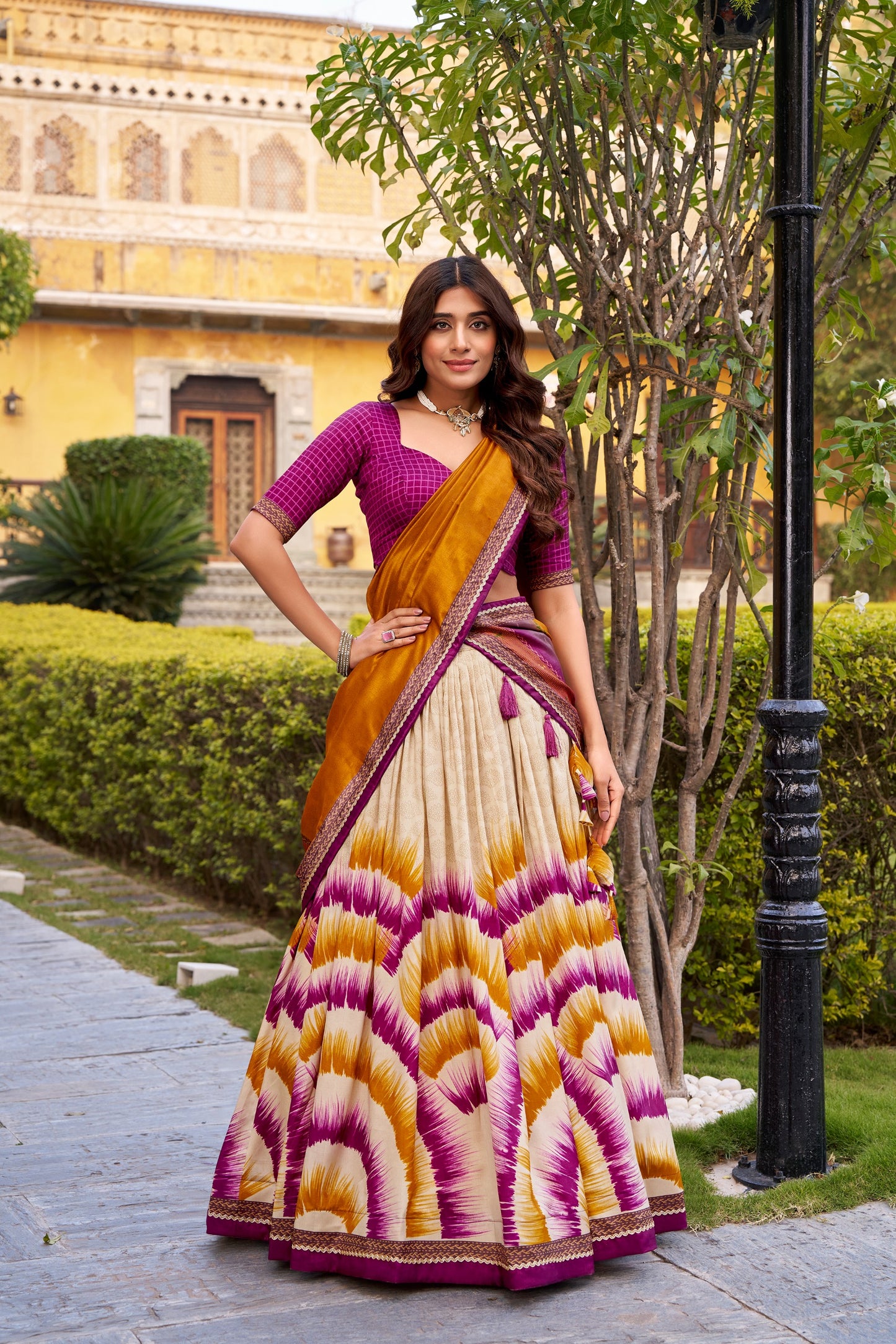 A Tasar Silk masterpiece dipped in artistic tie-dye prints, crafted for moments that deserve something truly unique 🌺✨