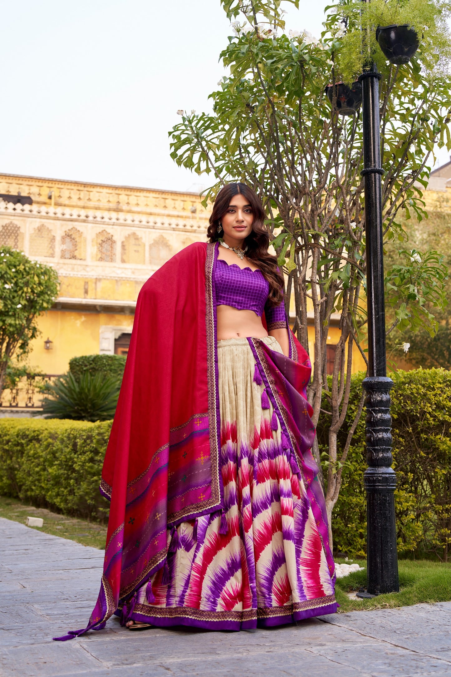 A Tasar Silk masterpiece dipped in artistic tie-dye prints, crafted for moments that deserve something truly unique 🌺✨
