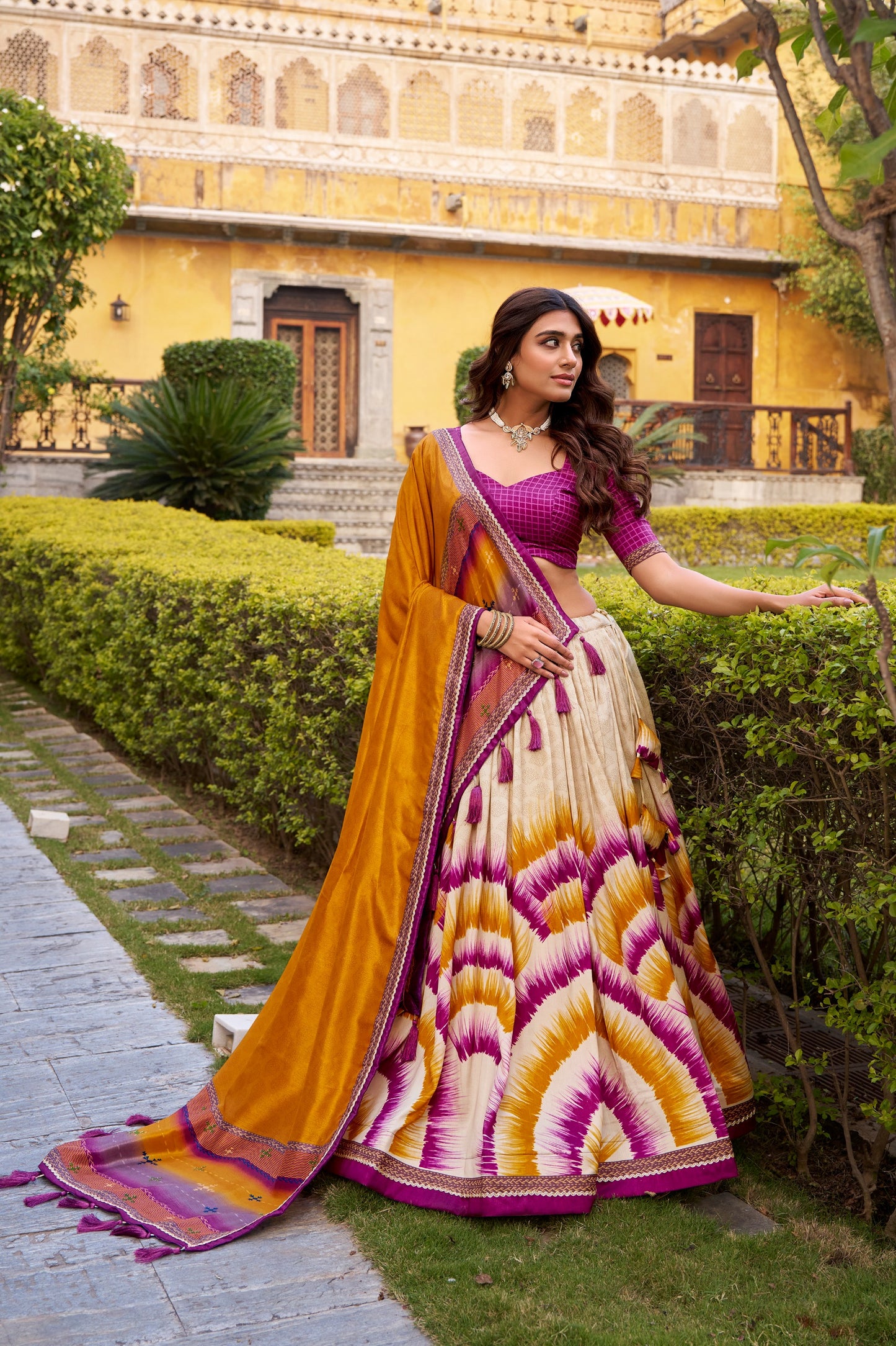 A Tasar Silk masterpiece dipped in artistic tie-dye prints, crafted for moments that deserve something truly unique 🌺✨
