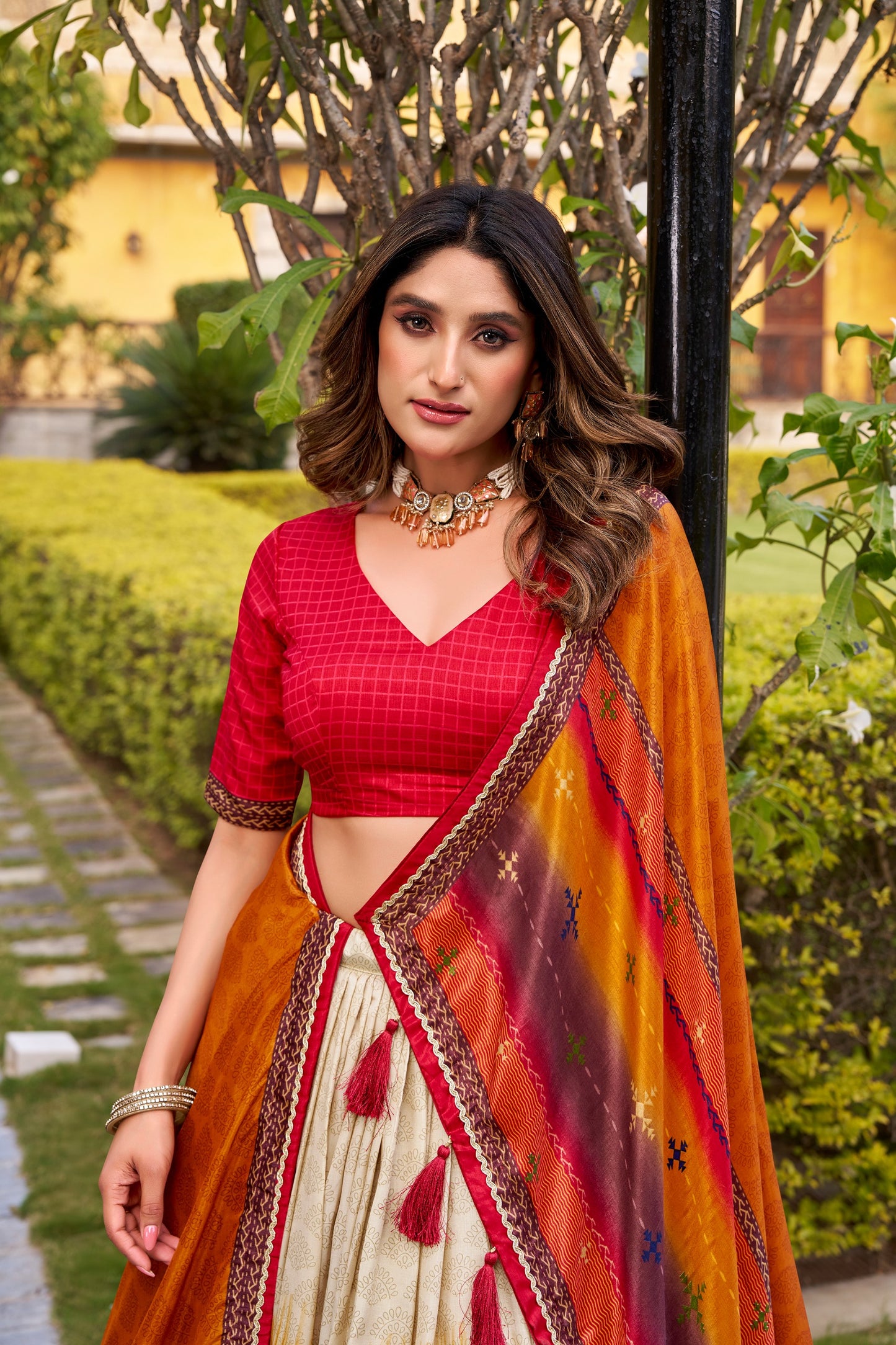 A Tasar Silk masterpiece dipped in artistic tie-dye prints, crafted for moments that deserve something truly unique 🌺✨