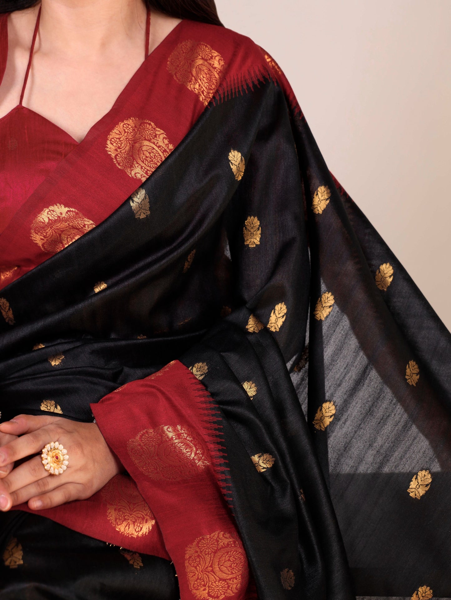 The smooth poly cotton fabric paired with beautiful zari weaving makes this saree a graceful choice for festive and ethnic occasions