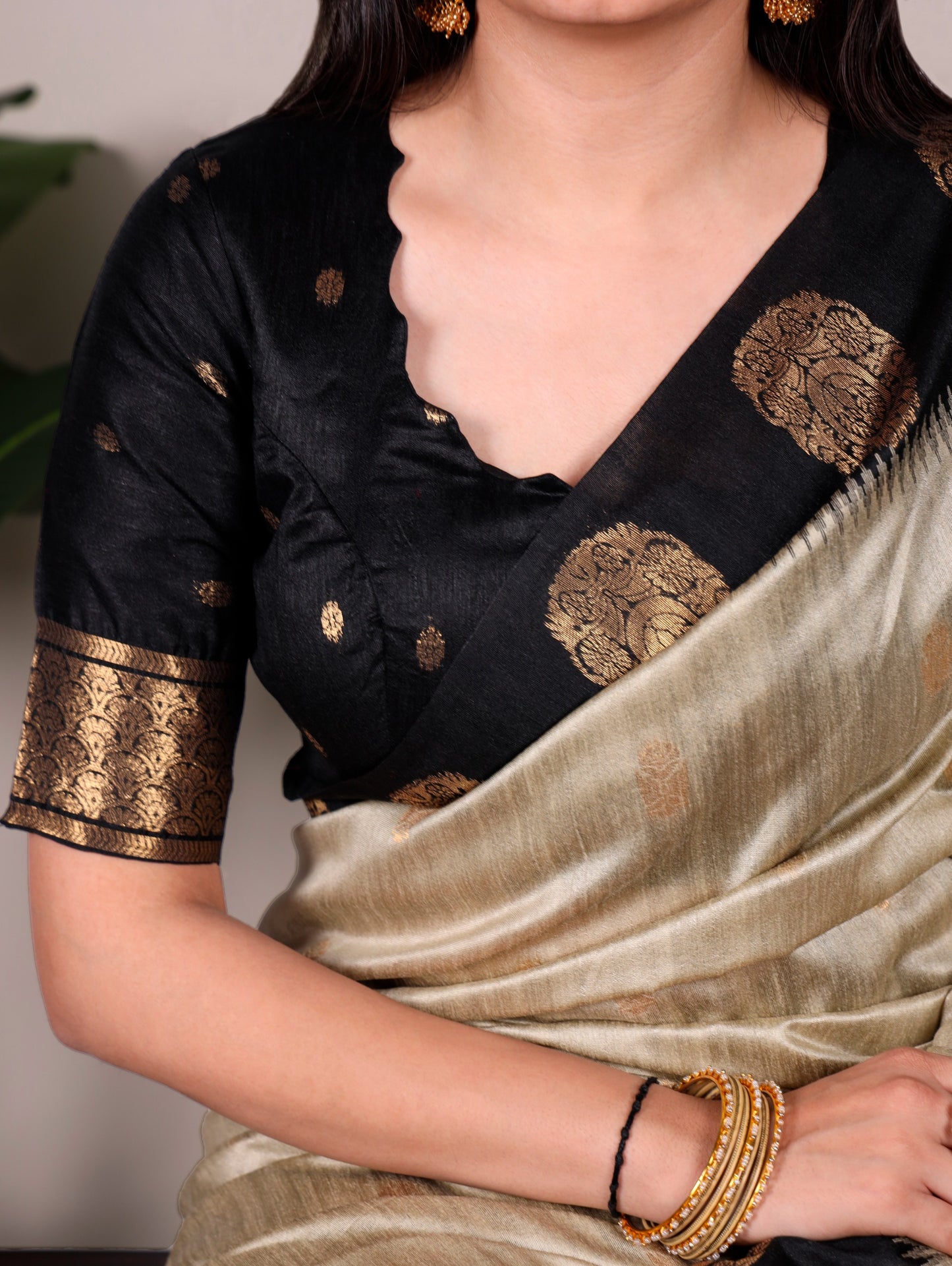 The smooth poly cotton fabric paired with beautiful zari weaving makes this saree a graceful choice for festive and ethnic occasions