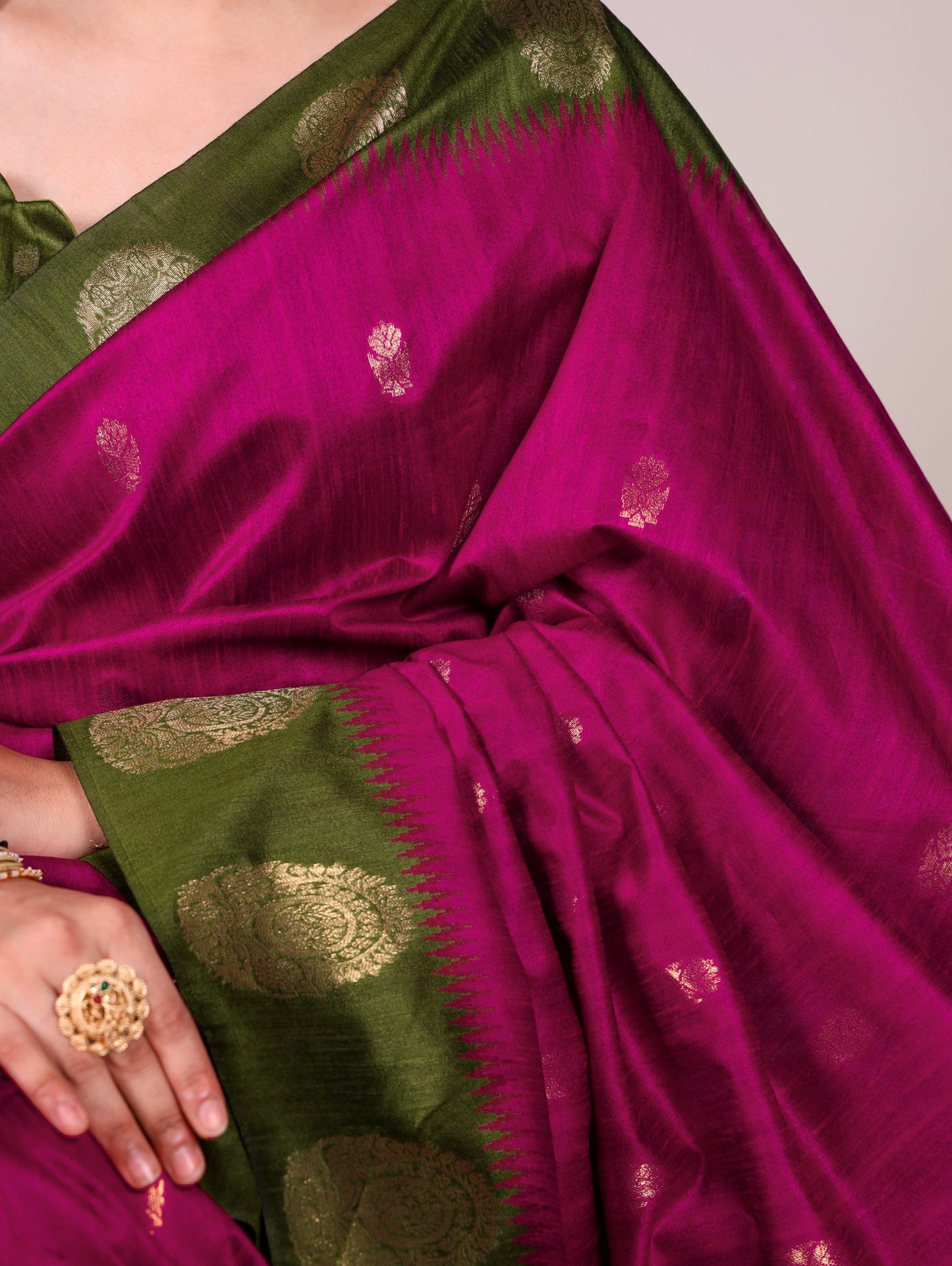 The smooth poly cotton fabric paired with beautiful zari weaving makes this saree a graceful choice for festive and ethnic occasions