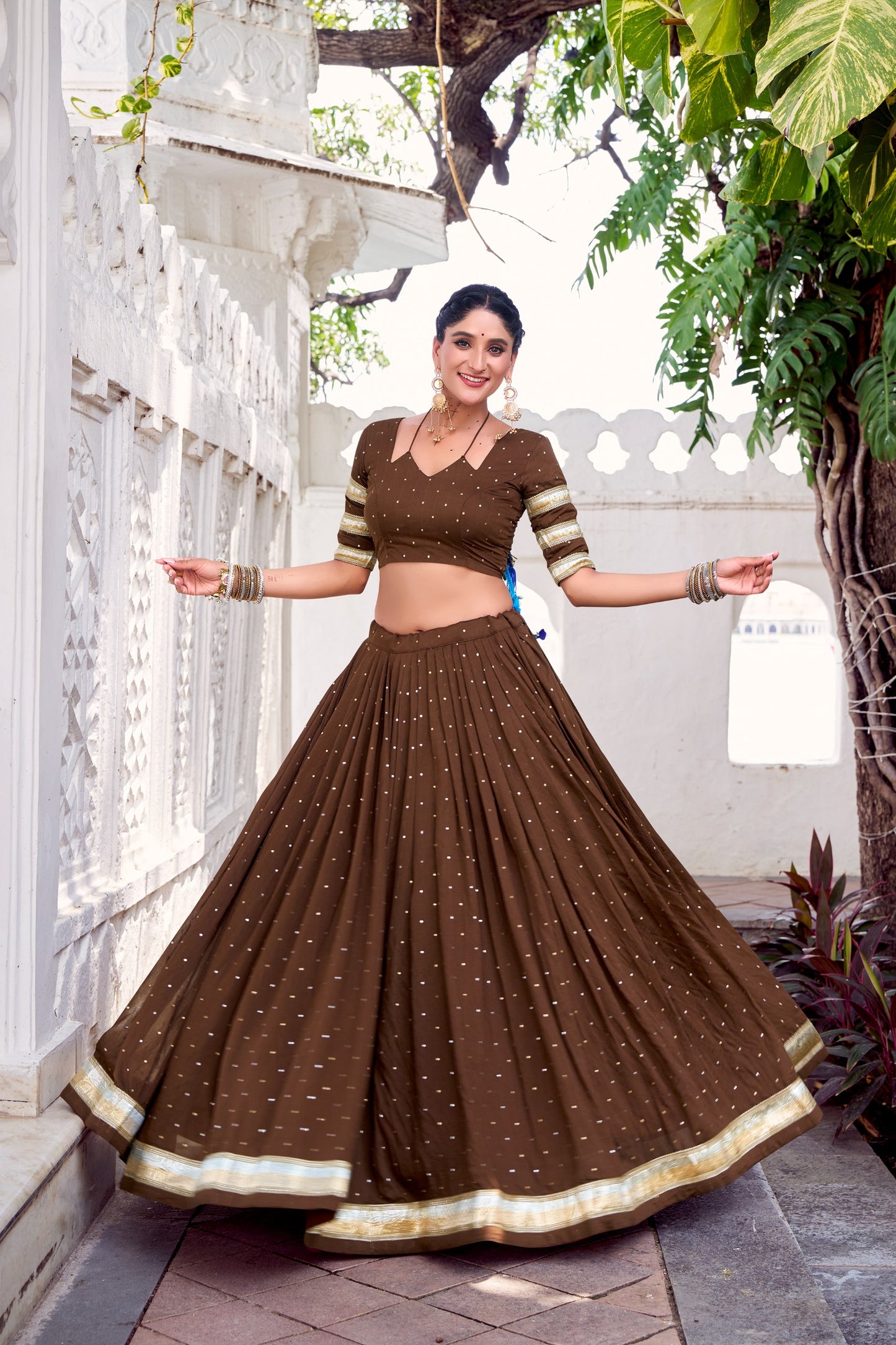 Chanderi classics in four soulful shades – where tradition meets timeless beauty. 🪞✨