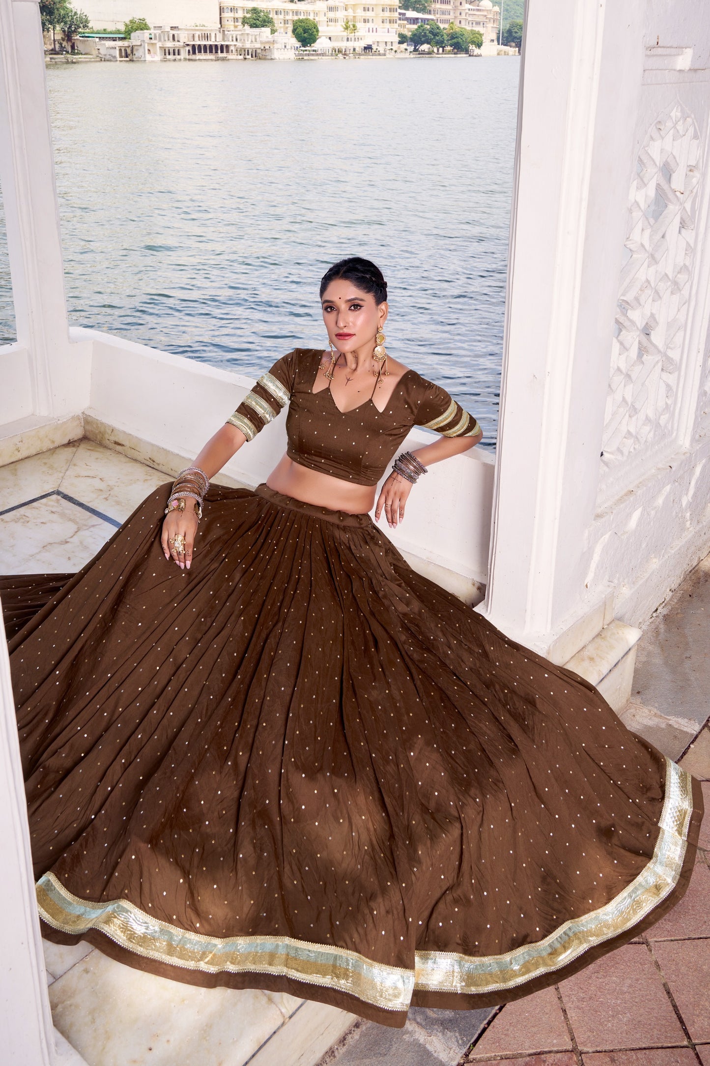 Chanderi classics in four soulful shades – where tradition meets timeless beauty. 🪞✨