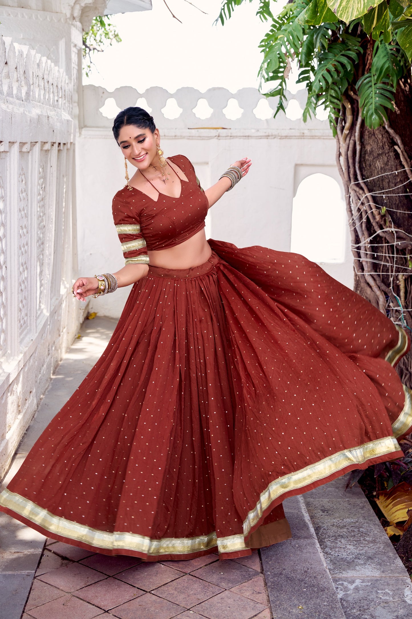 Chanderi classics in four soulful shades – where tradition meets timeless beauty. 🪞✨