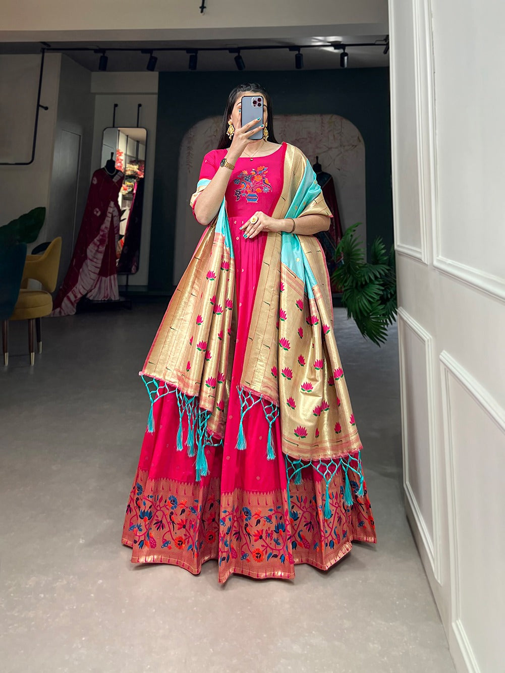 Woven with threads of tradition and dreams, the Jacquard silk Paithani dress embodies timeless elegance🌹