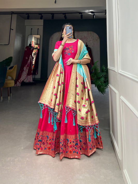 Woven with threads of tradition and dreams, the Jacquard silk Paithani dress embodies timeless elegance🌹