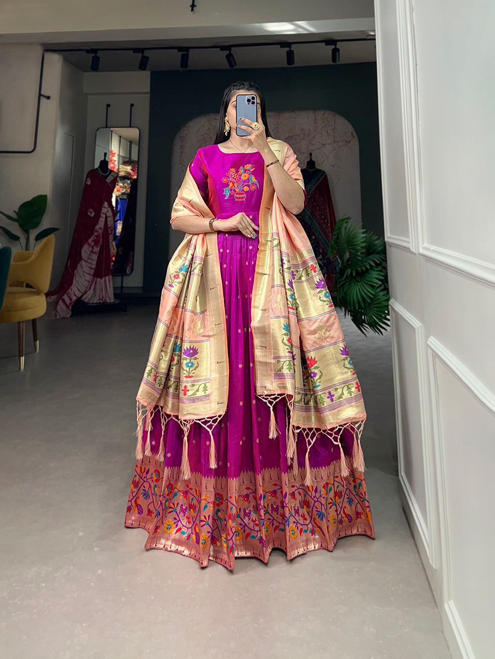 Woven with threads of tradition and dreams, the Jacquard silk Paithani dress embodies timeless elegance🌹