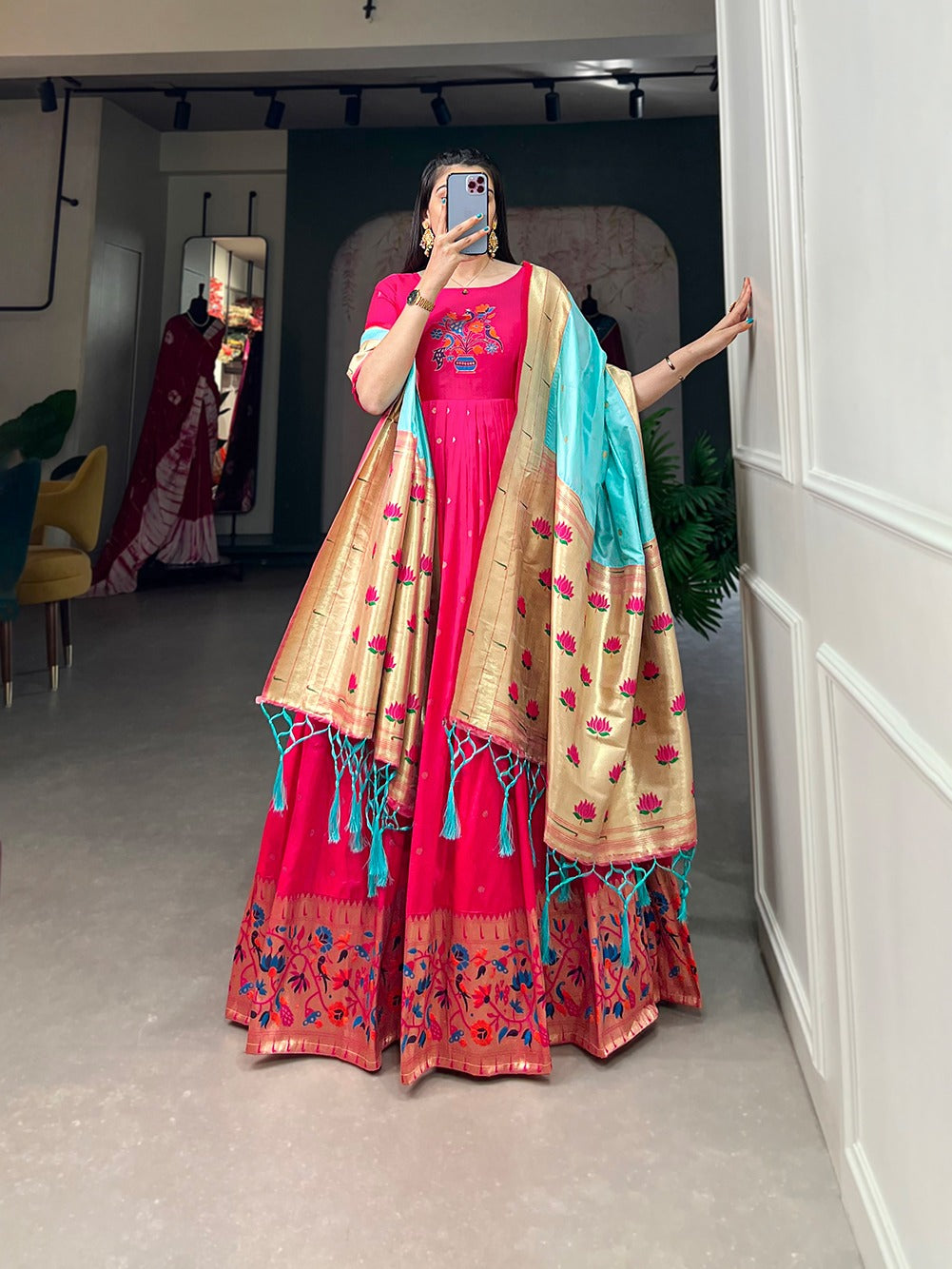 Woven with threads of tradition and dreams, the Jacquard silk Paithani dress embodies timeless elegance🌹