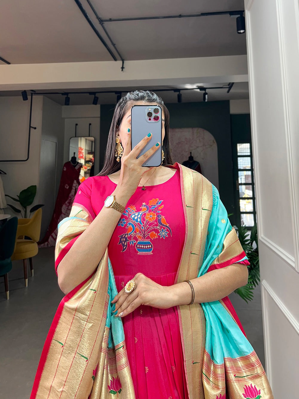 Woven with threads of tradition and dreams, the Jacquard silk Paithani dress embodies timeless elegance🌹