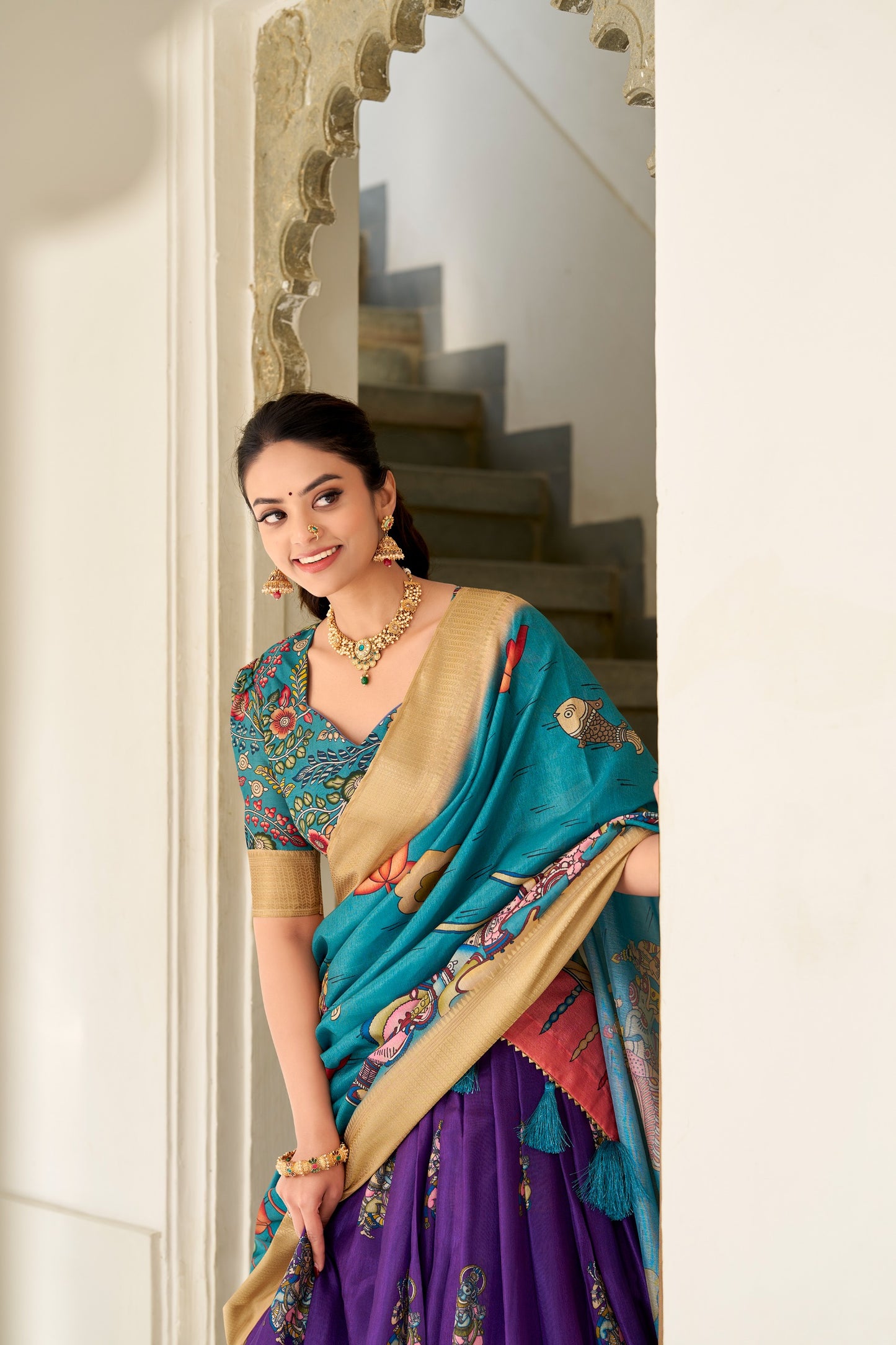 Adorned in the elegance of Dola Silk and the intricate charm of Kalamkari prints, the lehenga choli whispers tales of tradition and beauty💐.