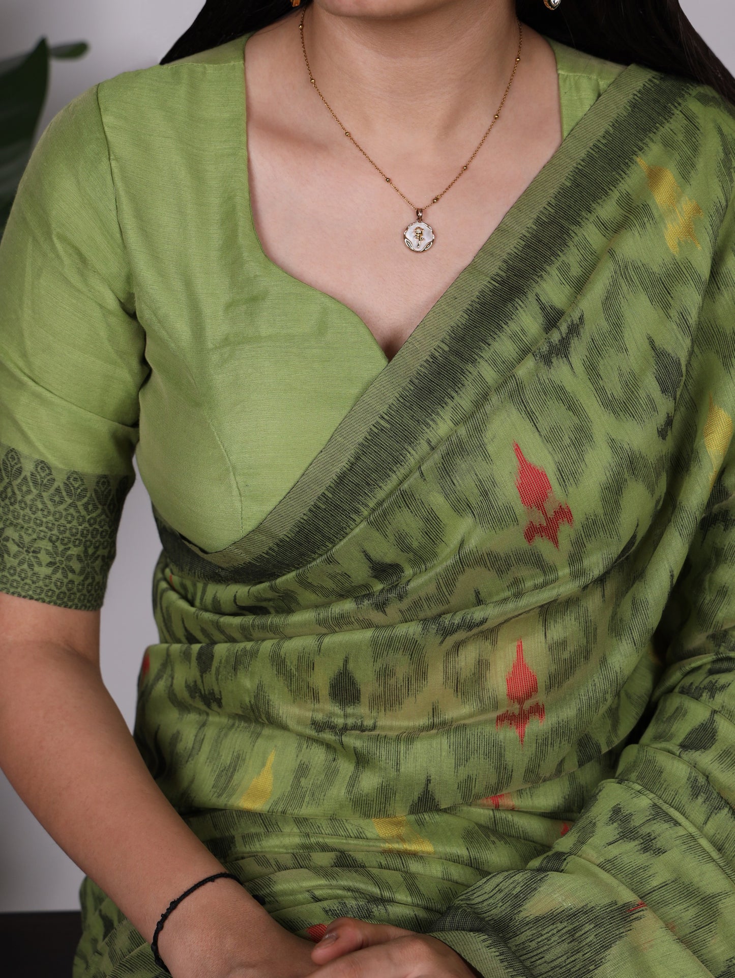 Comfort meets style in this soft Poly Cotton printed saree—perfect for your everyday elegance. 🍂
