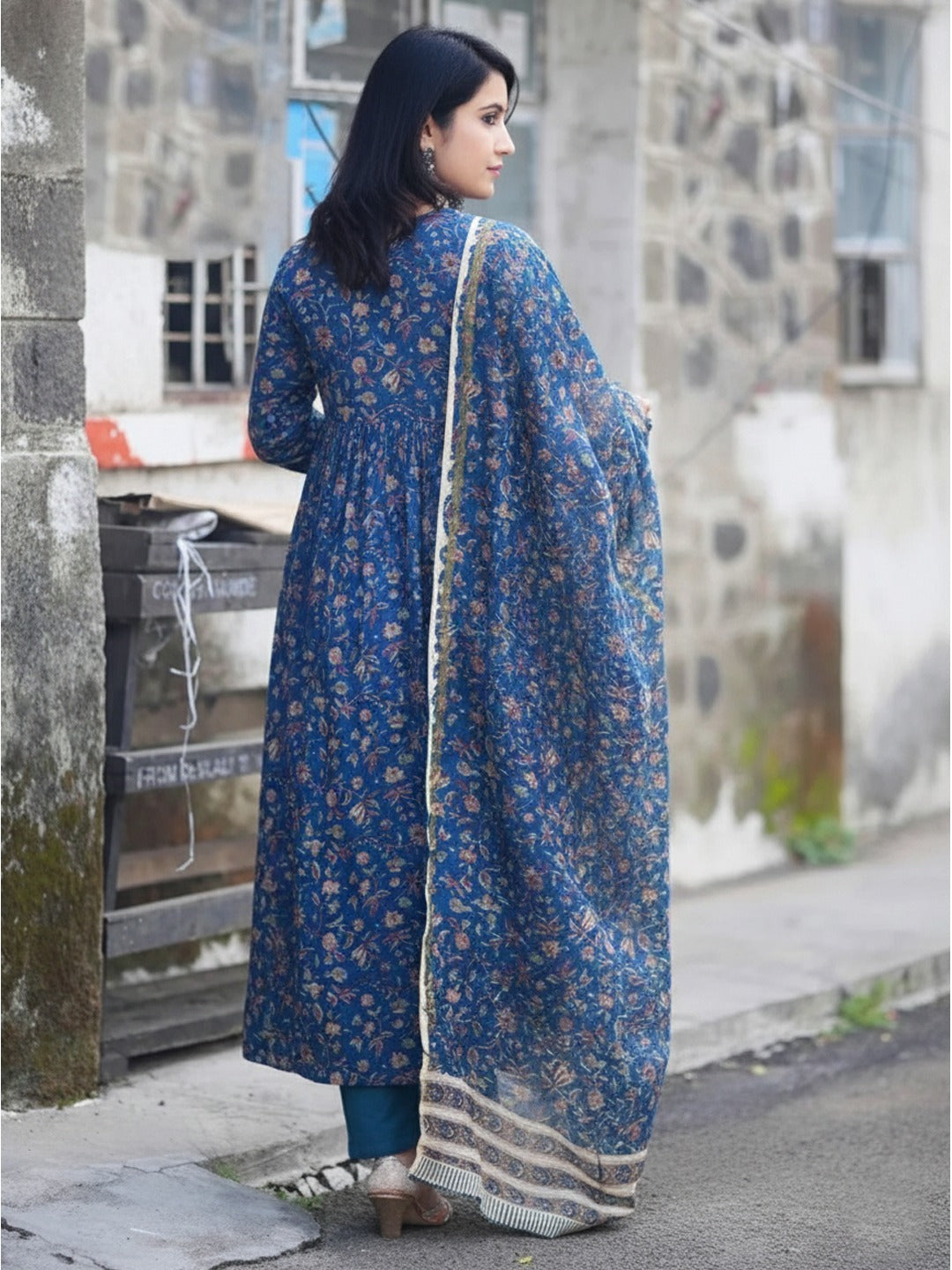 Women's Kurta Pant Set in Peacock Blue Rayon Print with Floral Print
