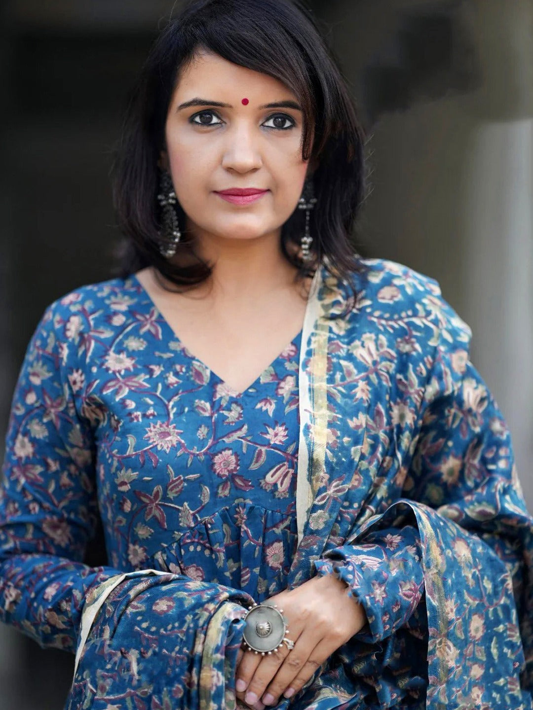 Women's Kurta Pant Set in Peacock Blue Rayon Print with Floral Print
