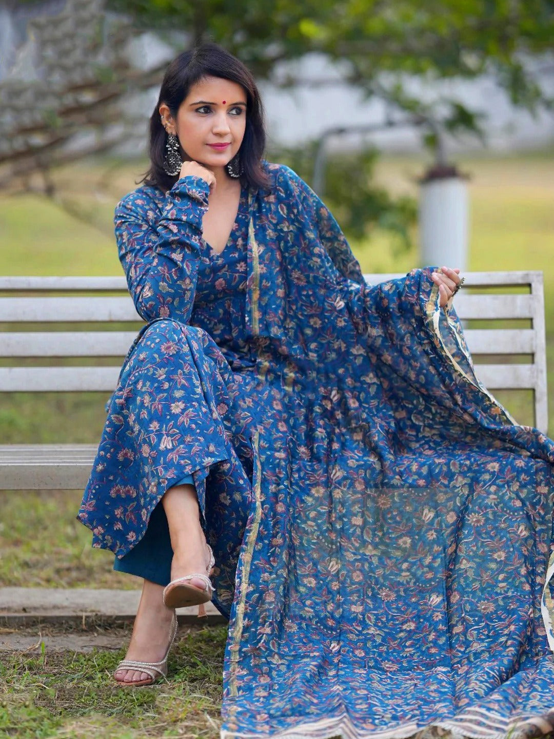 Women's Kurta Pant Set in Peacock Blue Rayon Print with Floral Print