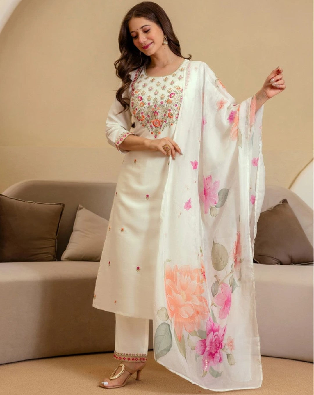 Women's Kurta Set in Ivory Viscose Chanderi with Sequin Embroidery