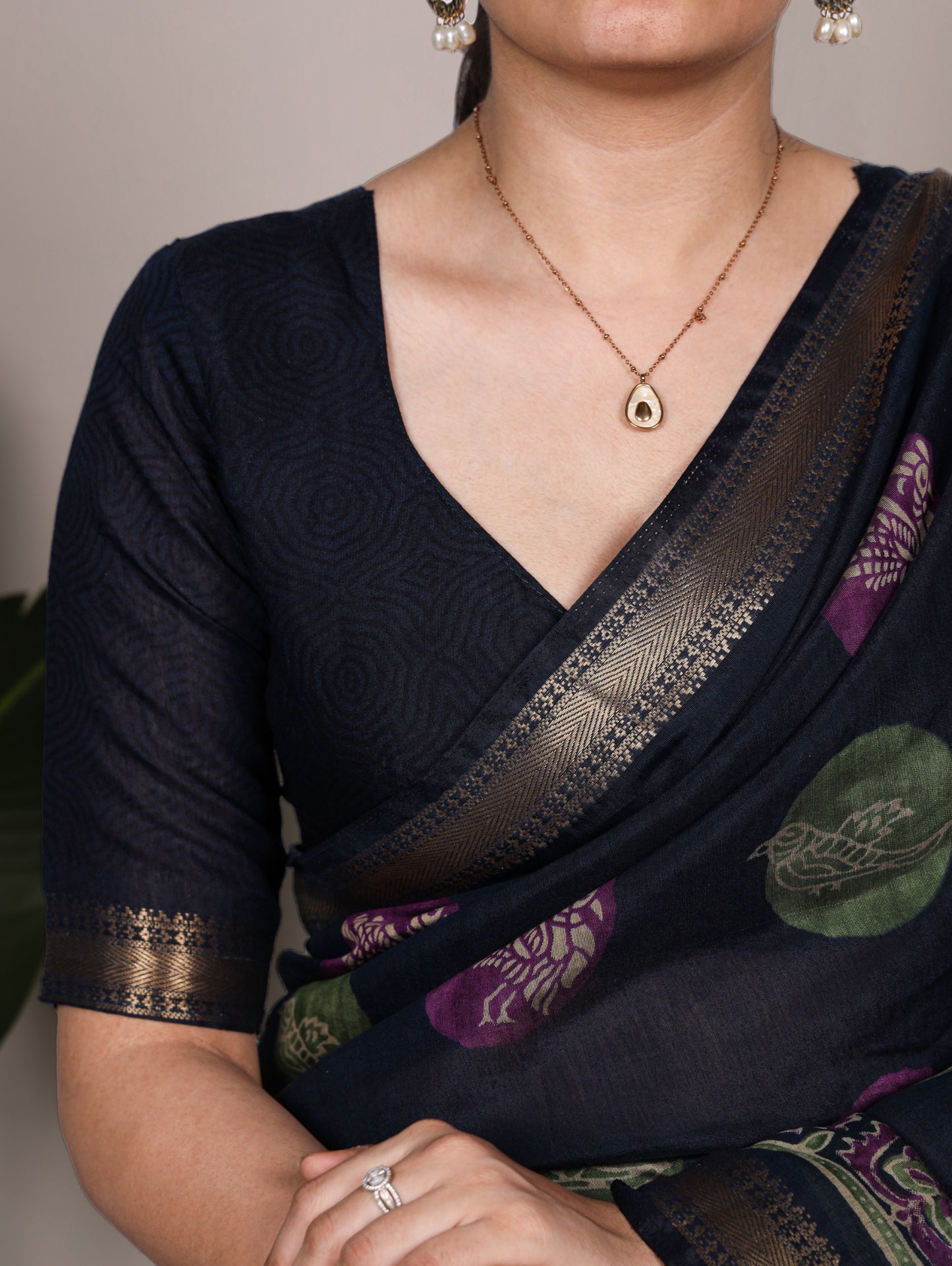 Lightweight elegance with a touch of tradition, this PV Chanderi printed saree is perfect for effortless everyday grace 🪞