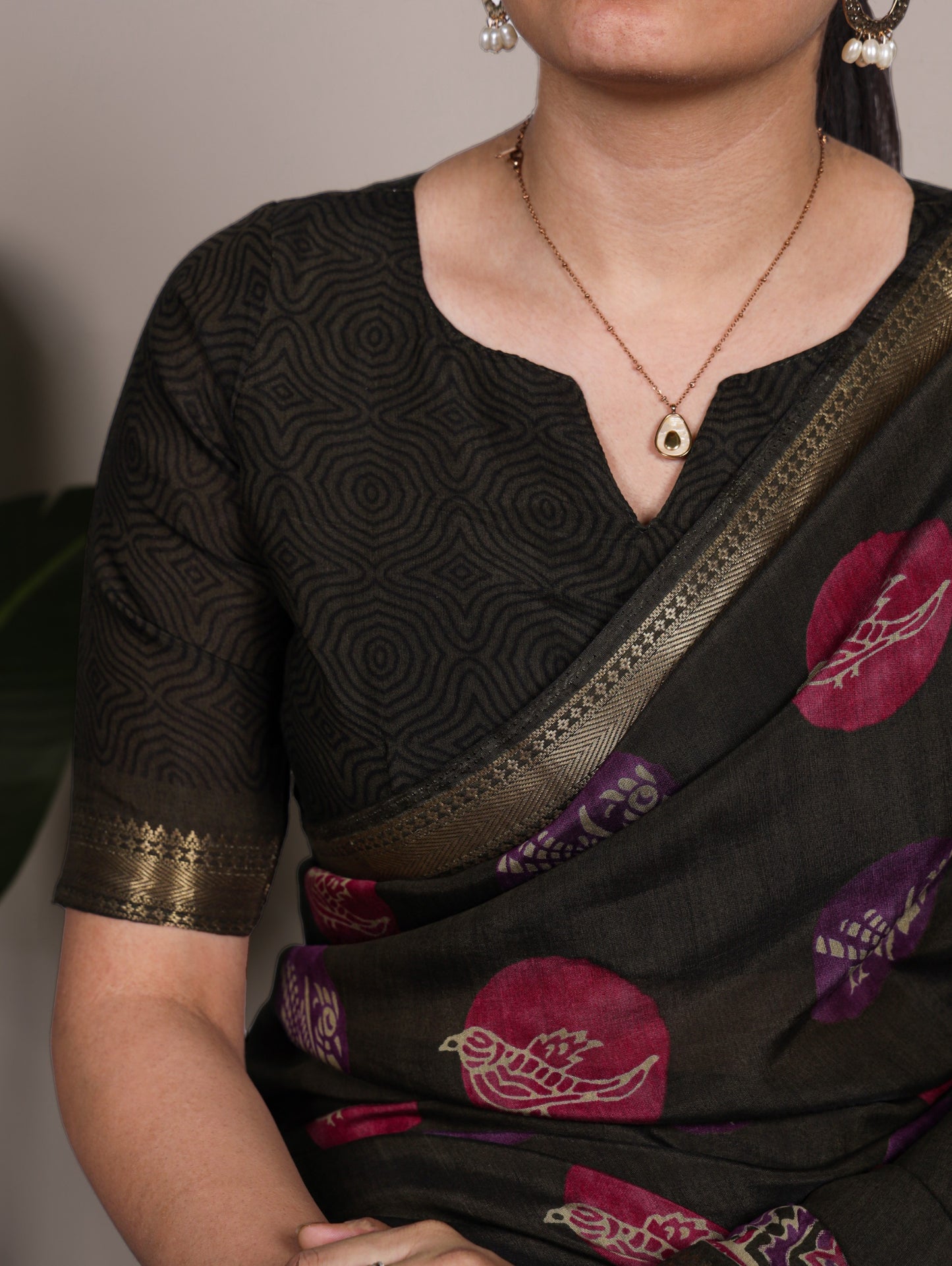 Lightweight elegance with a touch of tradition, this PV Chanderi printed saree is perfect for effortless everyday grace 🪞
