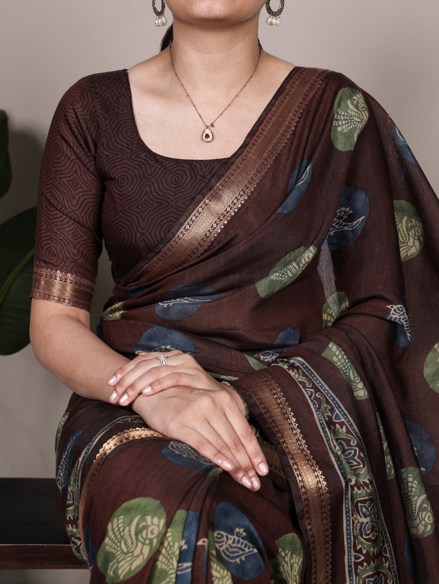 Lightweight elegance with a touch of tradition, this PV Chanderi printed saree is perfect for effortless everyday grace 🪞