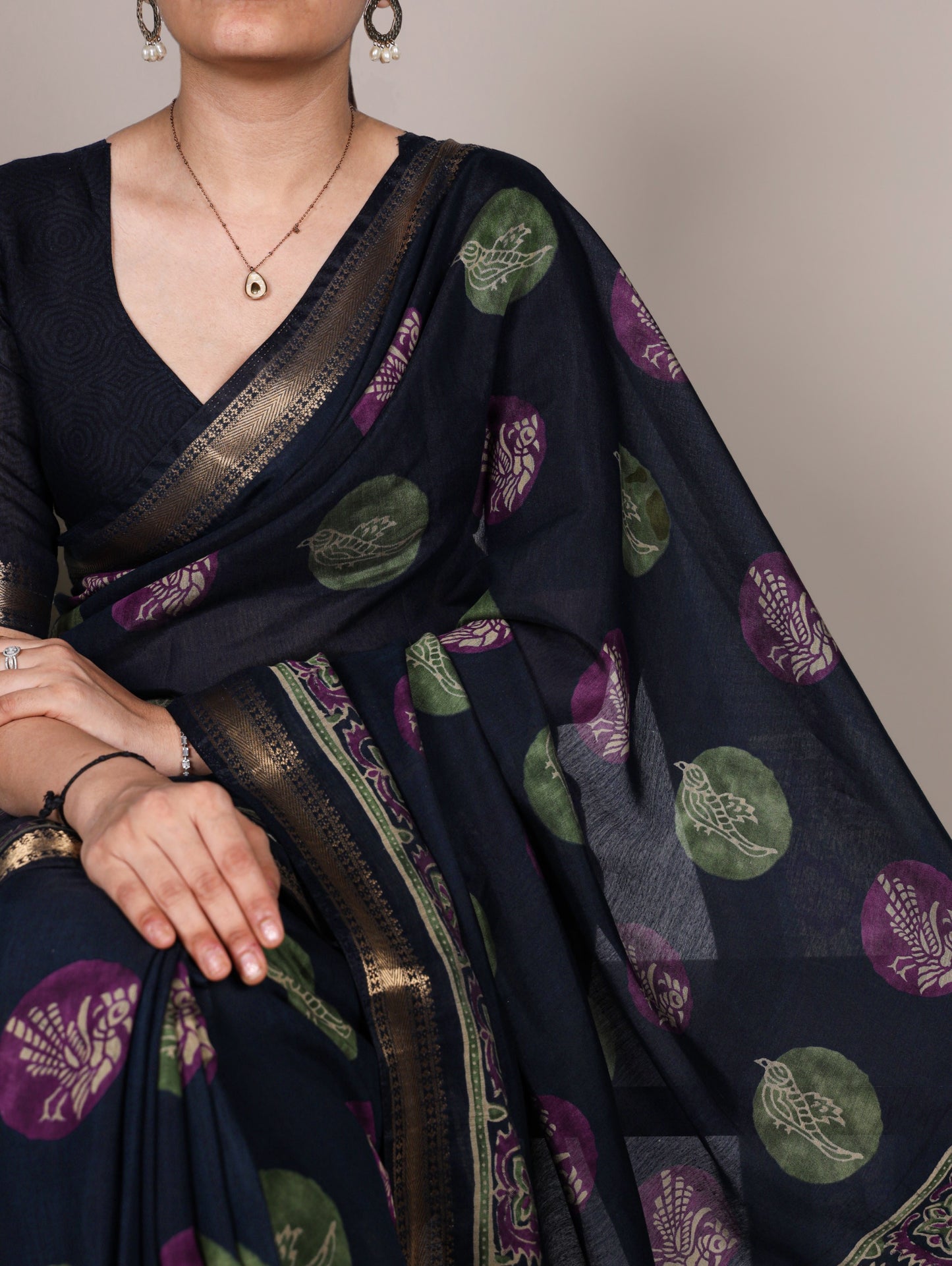 Lightweight elegance with a touch of tradition, this PV Chanderi printed saree is perfect for effortless everyday grace 🪞
