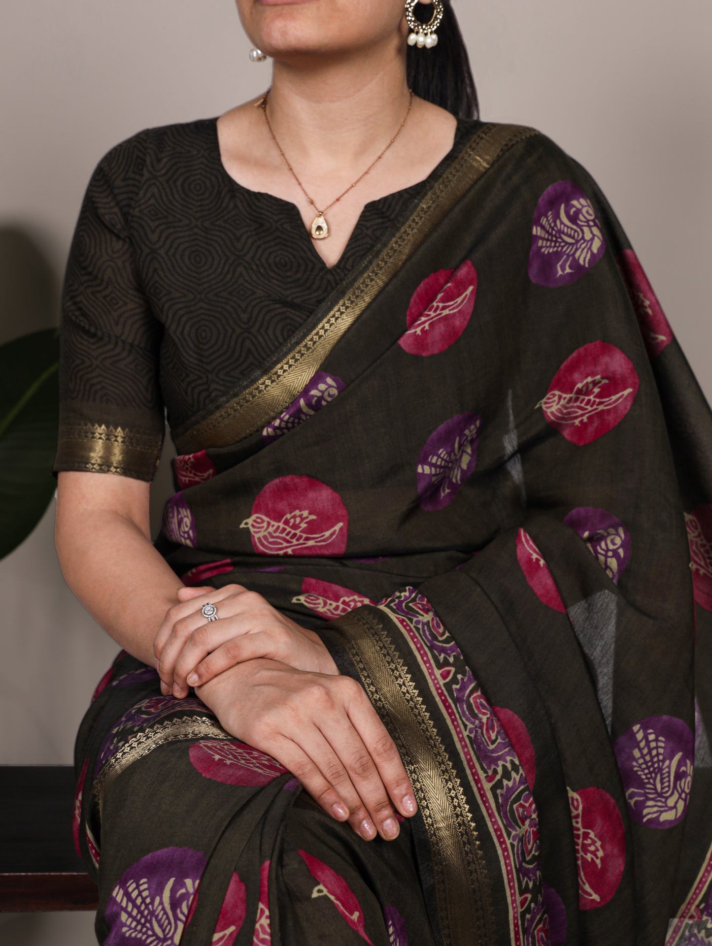 Lightweight elegance with a touch of tradition, this PV Chanderi printed saree is perfect for effortless everyday grace 🪞