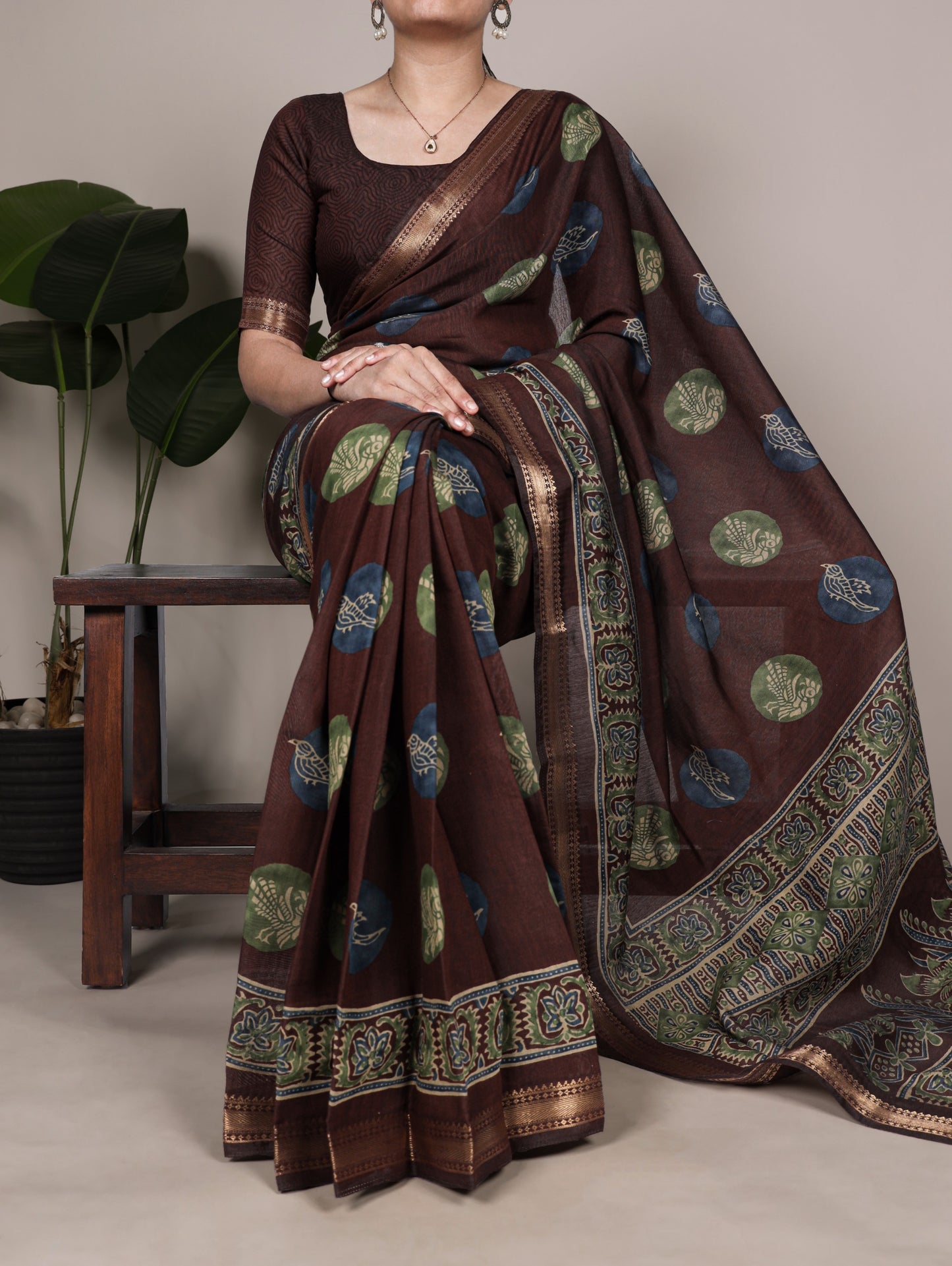 Lightweight elegance with a touch of tradition, this PV Chanderi printed saree is perfect for effortless everyday grace 🪞