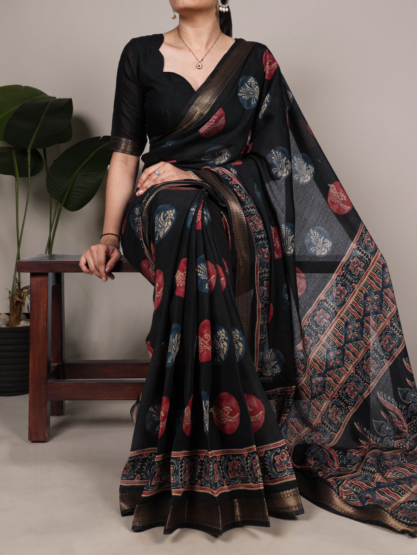 Lightweight elegance with a touch of tradition, this PV Chanderi printed saree is perfect for effortless everyday grace 🪞