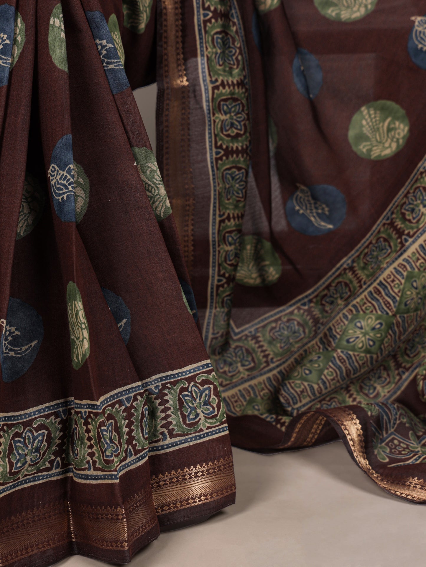 Lightweight elegance with a touch of tradition, this PV Chanderi printed saree is perfect for effortless everyday grace 🪞