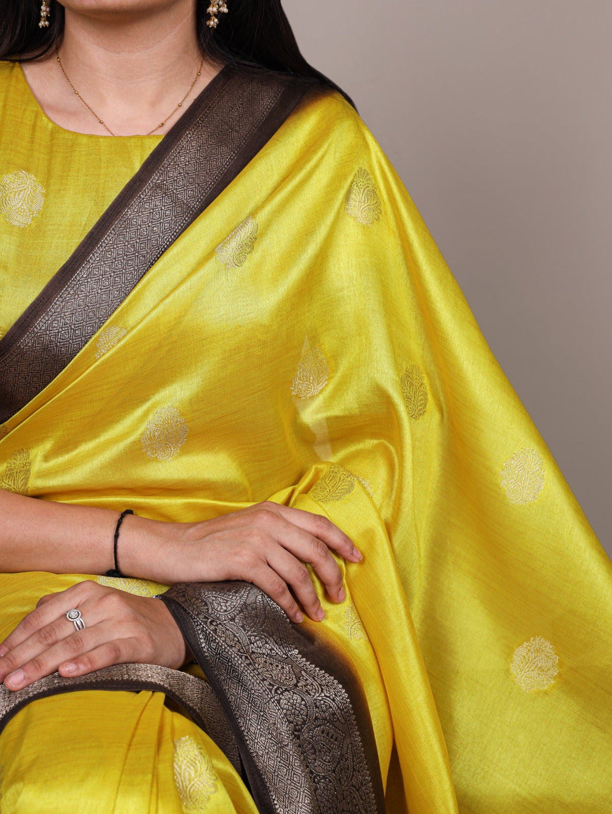 The perfect saree for when you want timeless beauty and modern grace 🪞✨