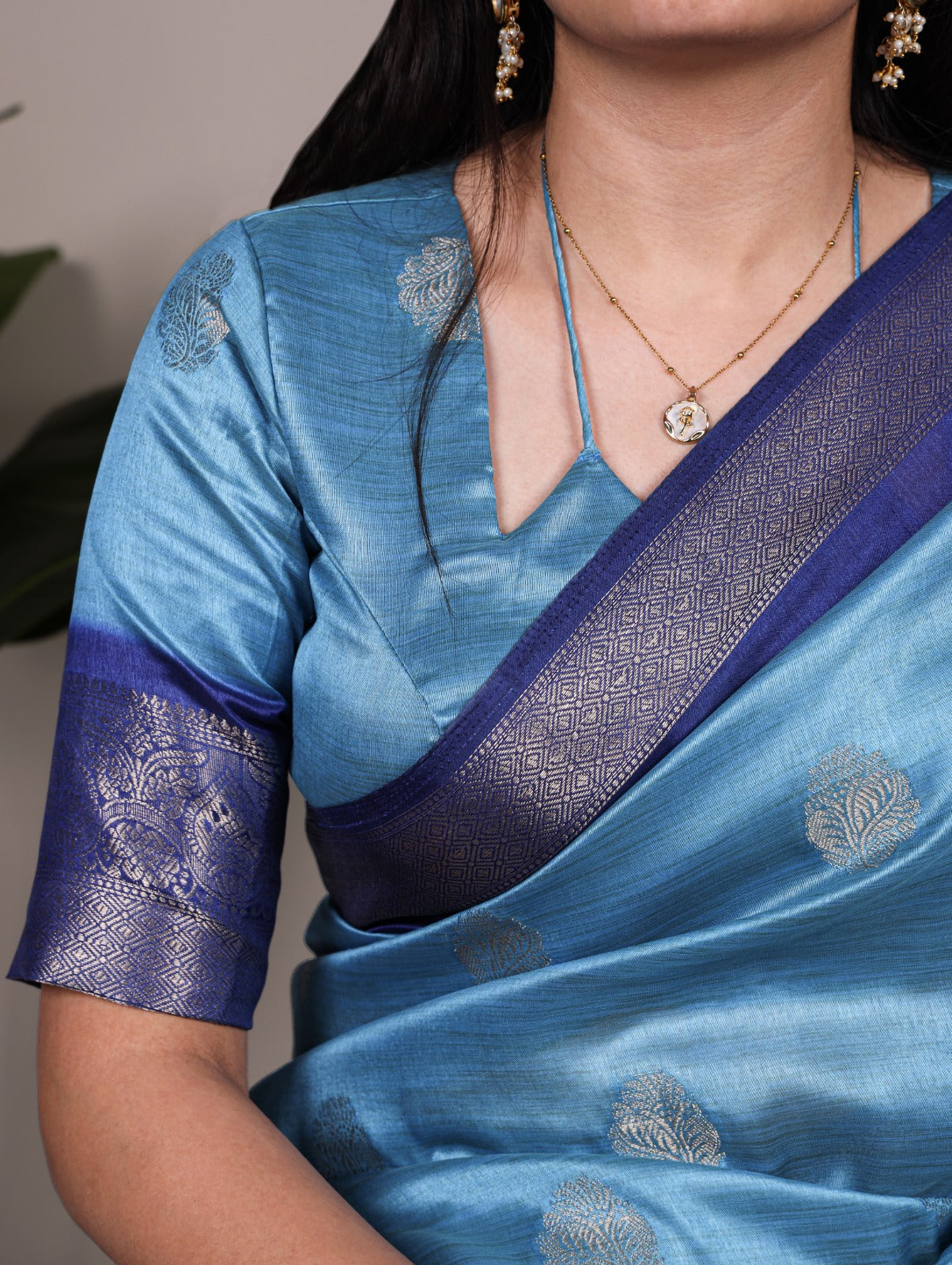 The perfect saree for when you want timeless beauty and modern grace 🪞✨