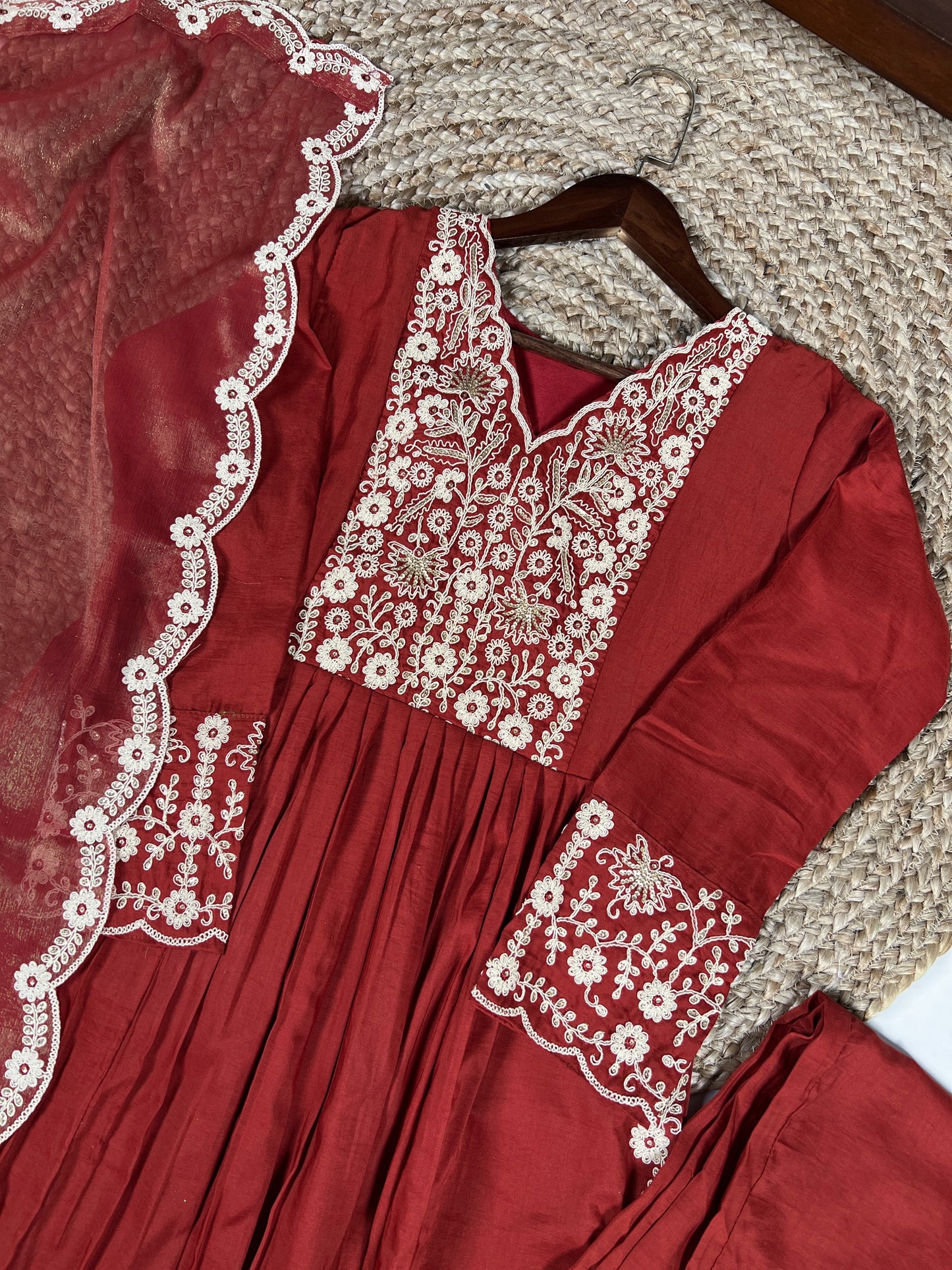 Feel the finesse of Maska cotton stitched in style.🍁