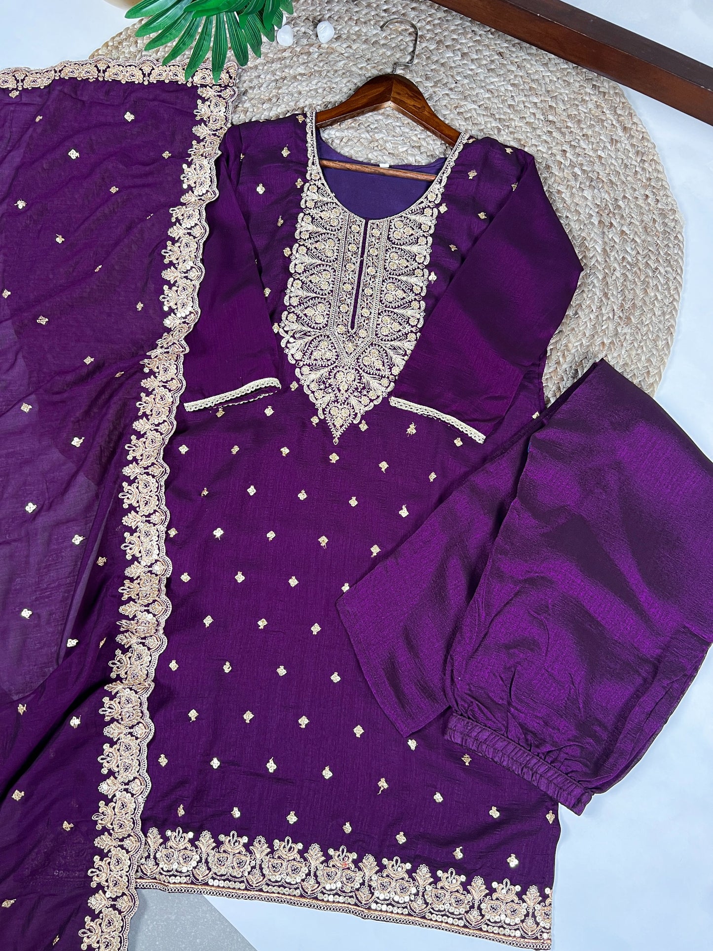 From the richness of the fabric to the charm of its embroidery 🪻